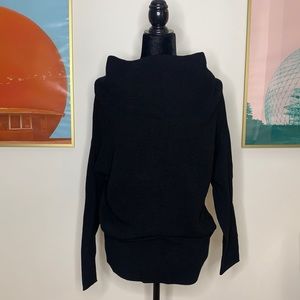 Beautiful chic Club Monaco sweater